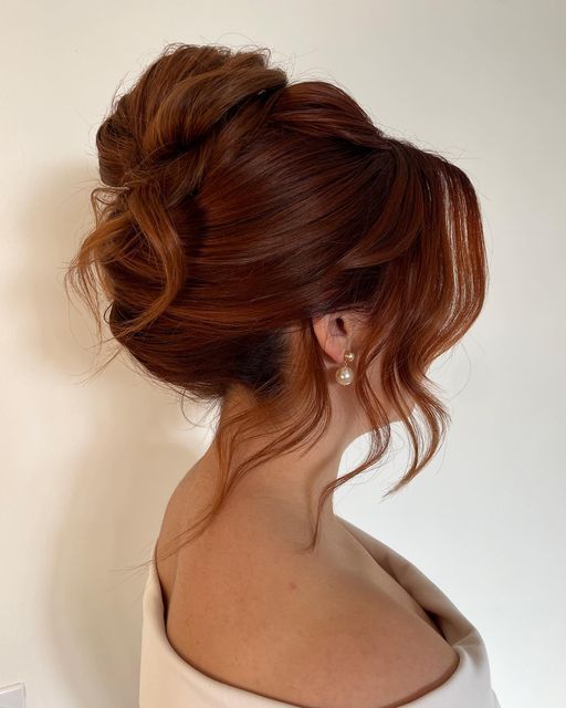 RACHEL JONES | Calgary Bridal Hair & Educator on Instagram: "Current Obsession : High Twist   And my hidden secret..  ✨ Hair Padding ✨  This is not a typical updo where you would “need” hair padding for volume  But I LOVE it for…  Longevity 🫶🏻  This is a very important word in the RJStyles Vocabulary because   Not only do I want you to look amazing when you leave the studio BUT for the next 10+ hours   The padding keeps the volume intact where teasing may not   Which not only provides height but width in your updo 🙌🏻  Ear rings: @joannabisleydesigns  Model/ hair color: @manesbymariah   #hightwist #updohairstyles #updotutorial #updospecialist #yycbride #yychair #schwarzkopf #schwarzkopfusa #calgarybusiness #calgarybride #albertabride #albertawedding  #2024hairtrends #2024bride   #btcone Romantic Updo Medium Hair, Soft High Bun Wedding Updo, Bridal Updo Red Hair, Copper Hair Updo, Soft French Twist Updo, Piled High Updo, Bridal Hair High Updo, Bridal Updo With Bangs, High Messy Updo