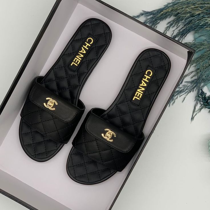 Chanel Flat Sandals, Chanel Slippers, Chanel Slides, Fancy Sandals, Fashion Shoes Sandals, Classy Shoes, Chanel Sandals, Fashion Slippers, Fancy Shoes