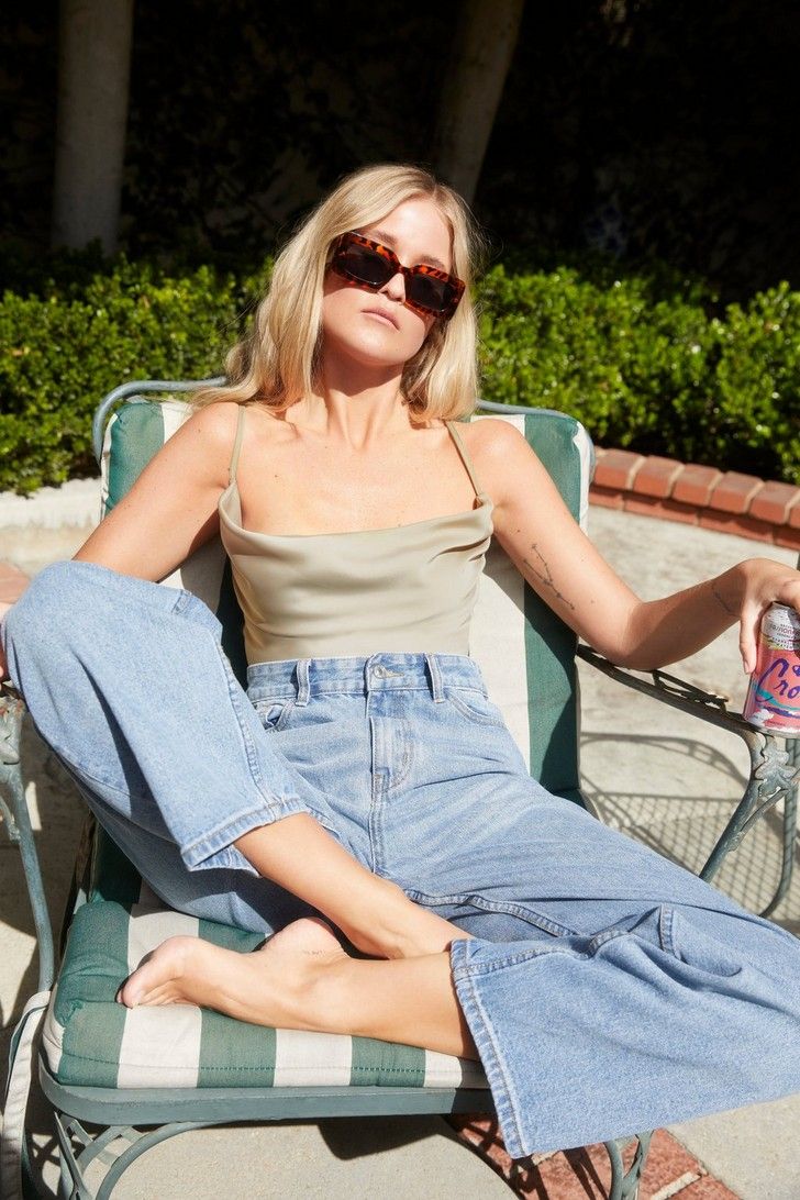 We’ve teamed up with the Danish blogger-babe herself, Josefine H.J, to bring you her hand-picked favourite Nasty Gal pieces. Click to shop her style. Elegantes Outfit Damen, Satin Crop Top, Summer Wardrobe Essentials, Grunge Look, Estilo Chic, Crop Top Outfits, 90s Grunge, Soft Grunge, Grunge Style