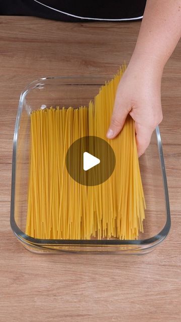 Tasty Food Vegetarian, Tasty Spaghetti Recipes, Easy Dinner For 8 People Meal Ideas, Spaghetti One Pot Easy Dinners, Spaghetti Oven Bake, Italian Food Recipes Vegetarian, Speggetti Noodles Recipe, Pasta Comfort Foods, Spaghetti In The Oven