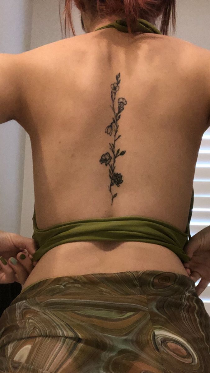 flower tattoo Ephemeral Tattoo, Tattoo Henna, Spine Tattoos For Women, Spine Tattoo, Discreet Tattoos, Dainty Tattoos, Spine Tattoos, Subtle Tattoos, Elegant Tattoos