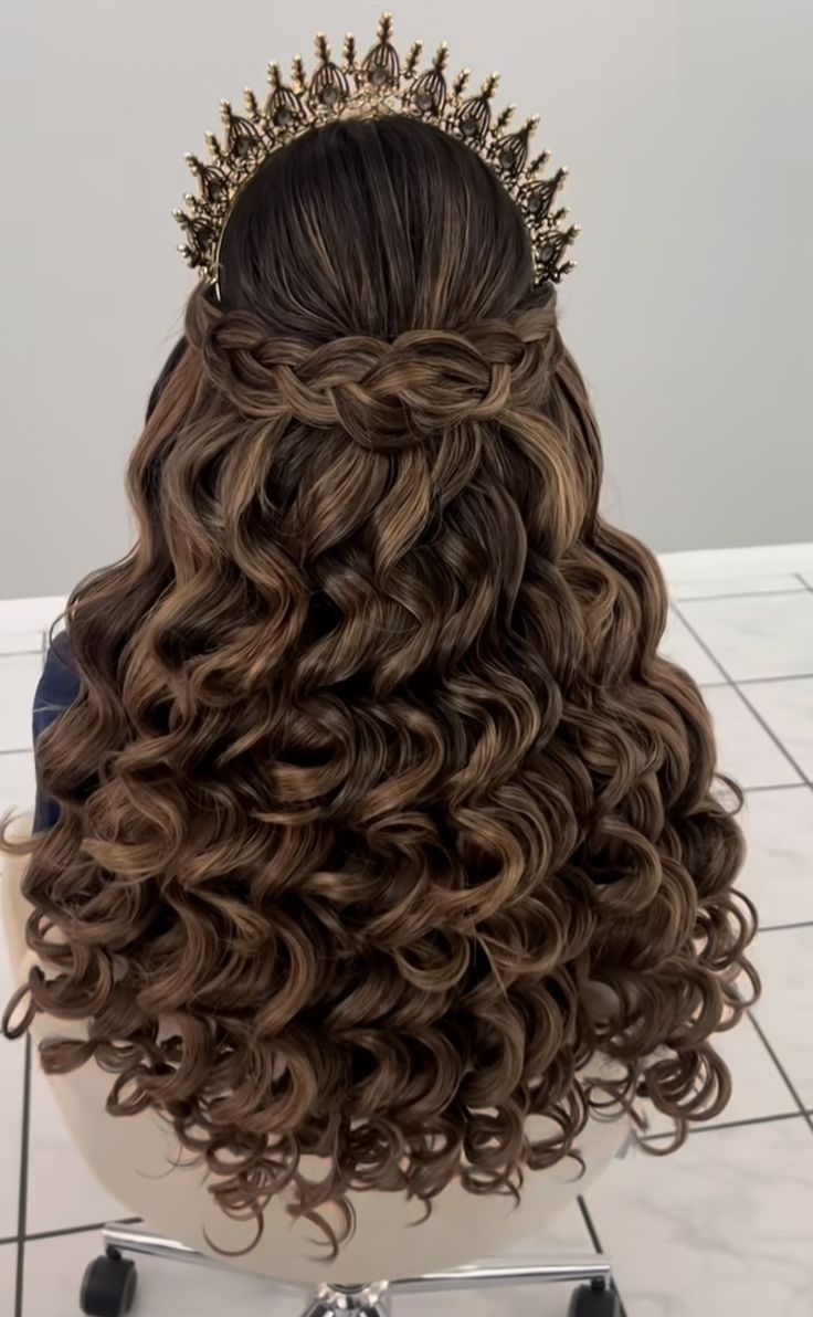 Middle Part Quince Hairstyles, Hairdos With Crown, Curled Hair With Crown, Quince Hairstyles Braids, Hairstyles For 15 Birthday, Quinceanera Hairstyles With Braids, Quinceanera Hairstyles Curly, Quince Hairstyles Curly Hair, Quince Hairstyles With Crown Bun