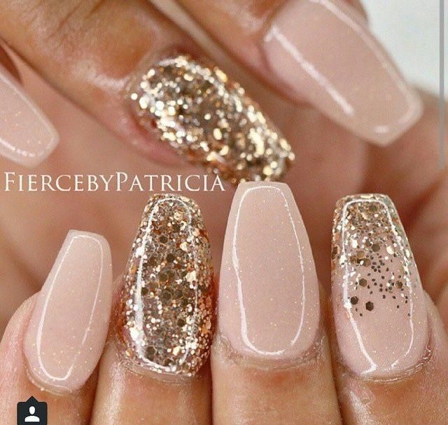 such pretty champagne nails, i think if they were matte with glitter it would be even more striking! these are so pretty for new years and winter feels!  #nailart #nails #winternails Dip Nail Ideas Nye, Nude Nye Nails, Christmas And Nye Nails, Dipnails Ideas, Nails With Sparkles Accent, Neutral Nails With Gold Accent, Nye Nails Dip, Christmas Nye Nails, Nude Nails With Gold Accent