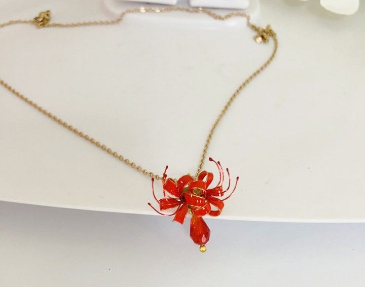 Red Spider Lily Jewelry, Spider Lily Necklace, Dnd Jewelry, Manga Jewelry, Lily Jewelry, Icon Jewelry, Red Spider Lily, Lily Necklace, Spider Lily