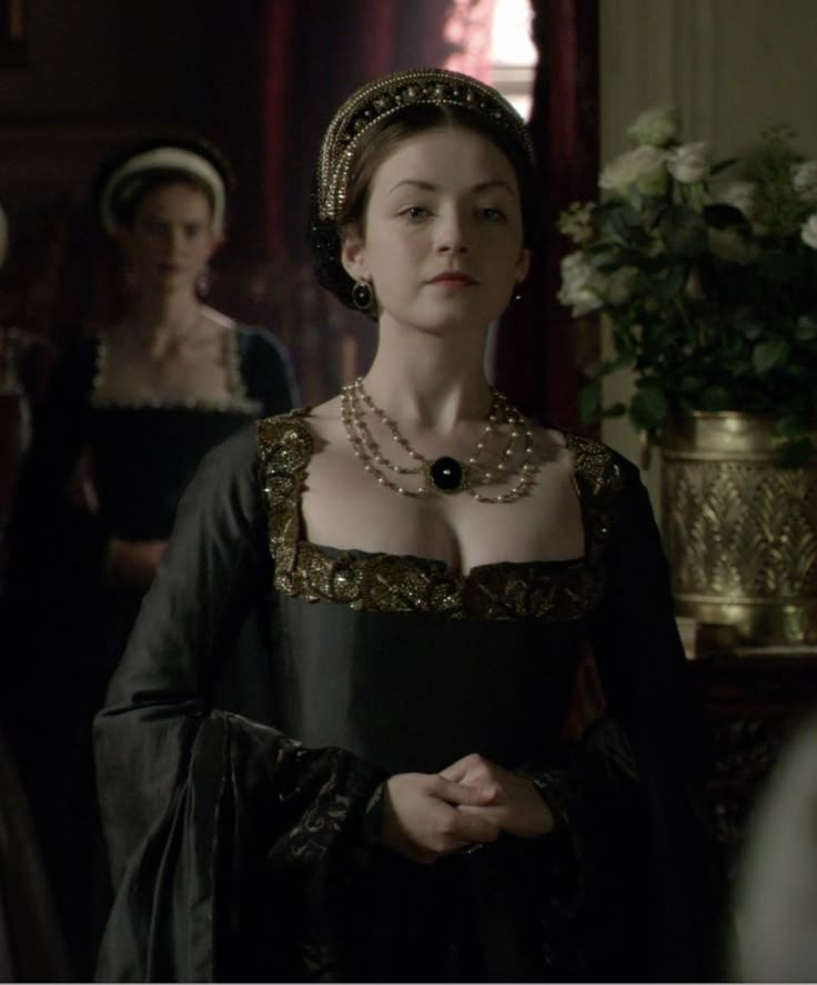 Mary Tudor - The Tudors "Sister" The Tudors Tv Show, Tudor Dress, Mary Tudor, Sarah Bolger, Tudor Costumes, Mary 1, Tudor Fashion, Medieval Princess, The Other Boleyn Girl