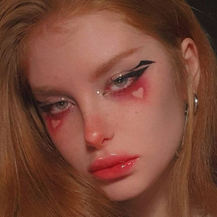 Makeup Looks Full Face Crazy, Valentine Makeup Looks, Cupid Makeup, Cupid Costume, Maquillage Yeux Cut Crease, Vampire Bride, Red Eye Makeup, Drag Make-up, Make Up Inspiration