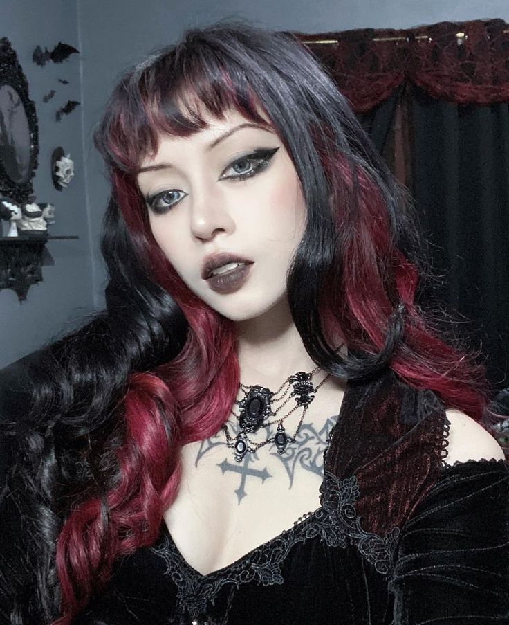 losttcreature on Insta Black And Red Hair, Vampire Hair, Afro Punk Fashion, Gothic Hairstyles, Vibrant Hair, Goth Hair, Goth Beauty, Peinados Fáciles Para Cabello Corto, Goth Makeup