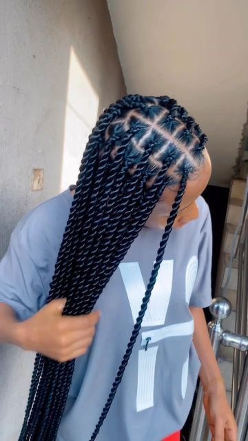 Knotless Box Braids Twisting, Twist Long Braids Hairstyles, Big Twisting Braids, Knotless Braids Twists, Braided Twists Hairstyles For Black Hair, Boxed Twist Braids, Medium Knotless Twists, Best Braids For Black Women, Big Box Twist Braids