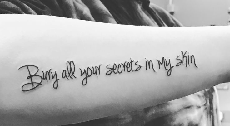 a person with a tattoo on their arm that says,'buy all your secrets in my skin '