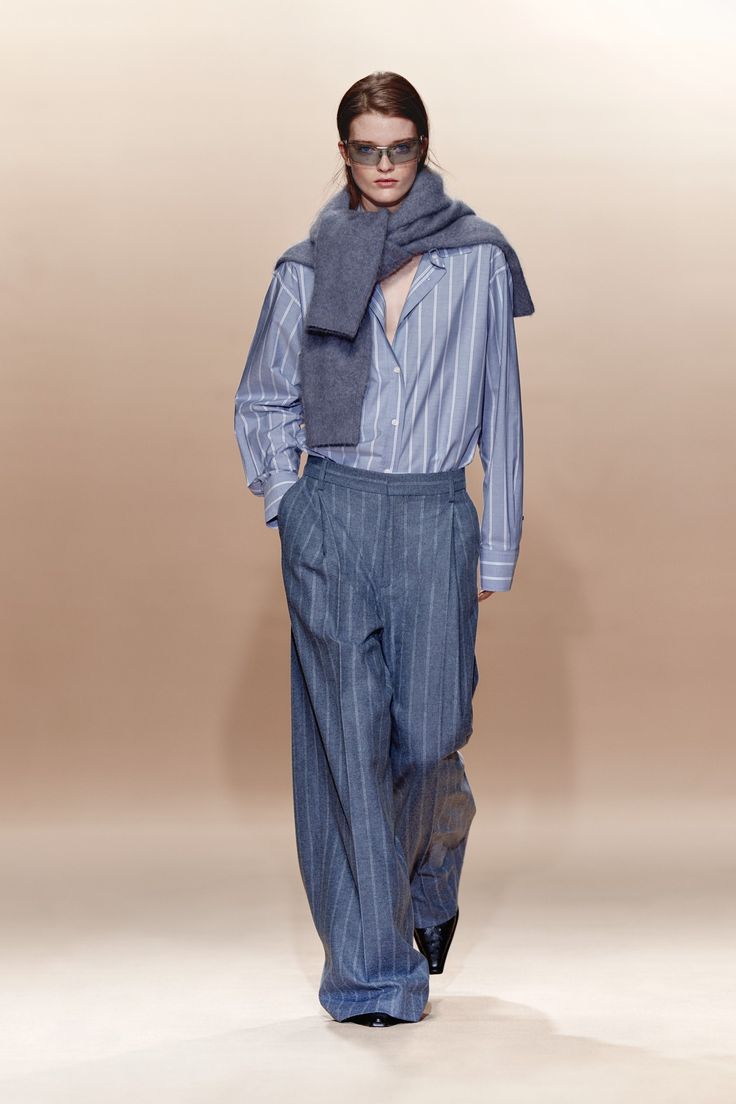 Turtleneck Under, Androgynous Outfits, Fall 2024 Fashion, Fantasy Gowns, Androgynous Fashion, Fashion 2024, Mode Inspo, 2024 Fashion, 2024 Collection