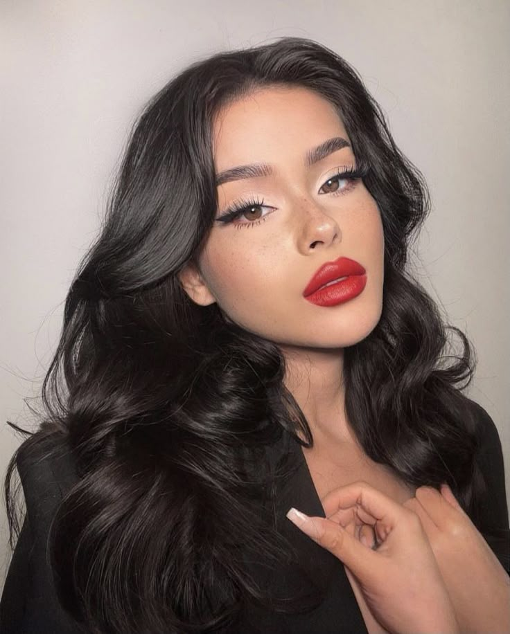 Trucco Glam, Seductive Makeup, Feminine Makeup, Red Lips Makeup Look, Maquillage On Fleek, Classy Makeup, Red Lipstick Makeup, Casual Makeup, Red Dress Makeup