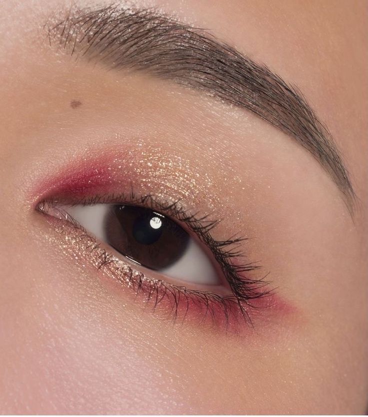 Semi Formal Eye Makeup, Cute Makeup Looks Natural Blue Eyes, Simple Spring Eye Makeup, Simple Cute Makeup Looks Eyeshadows, Light Burgundy Eye Makeup, Makeup Ideas For Asian Eyes, Bold Blush Makeup Looks, Subtle Pop Of Color Eyeshadow, Colorful Eye Makeup Asian Eyes