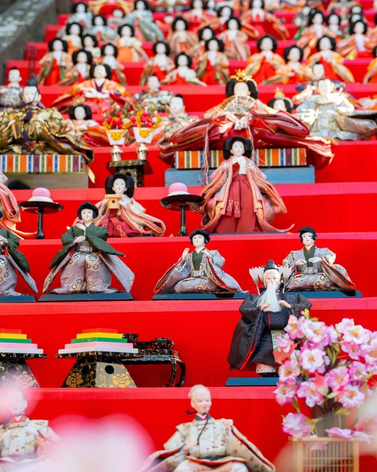 Big Hina Matsuri x Secret Sakura Spot 🎎🌸 A few days ago, I went to Katsuura City in Chiba Prefecture to witness one of the biggest Hina Matsuri (Dolls Festival) in Japan. The festival showcases about 30,000 Hina dolls displayed throughout the city and around 1,800 Hina dolls lined up on the stairs of Tomisaki Shrine. The Big Hina Matsuri is held until March 3rd of this year. The town looked really lively with pink banners and shops displaying Hina Dolls! You can even decorate your own, cus... Matsuri Festival, Hina Matsuri, Hina Dolls, Doll Display, March 3rd, Chiba, Shop Display, The Festival, Travel Lifestyle