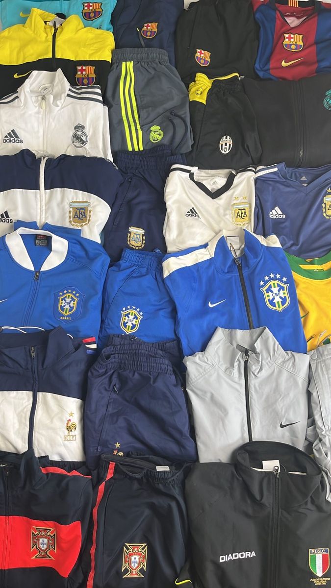 Soccer Drip, Football Tracksuits, Soccer Tracksuit, Vintage Tracksuit, Vintage Football Shirts, Retro Football Shirts, Soccer Outfits, Baggy Clothes, Outfit Inspo Casual