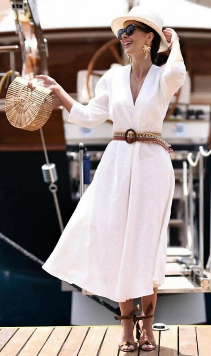 Modest Vacation Outfits, Summer Neutral Outfits, Hat Outfits Summer, Dress Code Guide, Classy Hats, Coctail Dresses, Well Dressed Women, Summer Vacation Outfits, Old Money Style