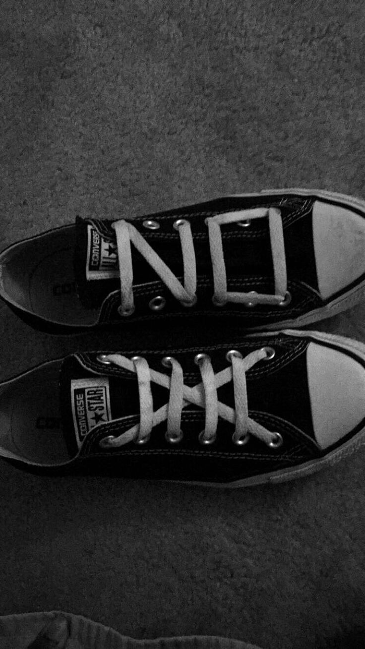 Ways To Make Your Shoe Laces Look Cool, Cool Shoe Lace Patterns For Boots, Converse Shoe Laces Ideas Low Top, Fun Ways To Tie Converse Laces, Ways To Do Laces, Cool Ways To Lace Converse High Tops, Converse Shoelaces Ideas High Tops, Shoelace Designs Converse, Converse Shoe Tie Ideas