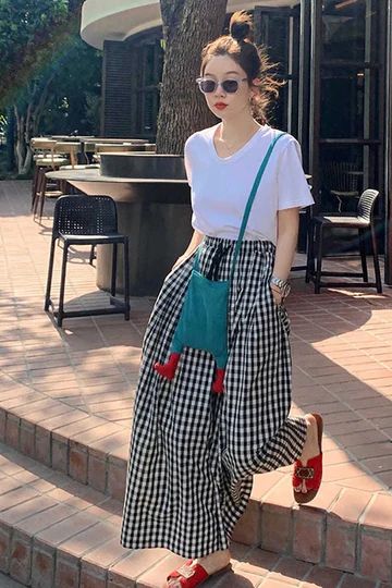 Pattern Wide Leg Pants Outfit, Gingham Pants Outfit Street Style, Wide Leg Plaid Pants, Japanese Look, Cute Y2k Outfits, Baby Tees Y2k, Coachella Valley, Y2k Outfits, Loose Pants