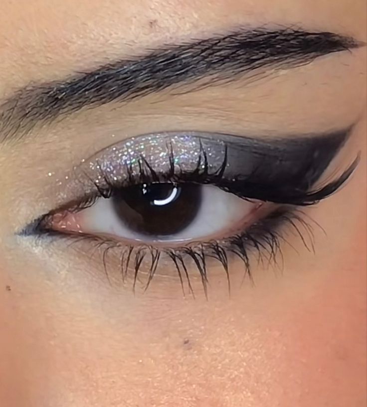 Black Sparkle Eye Makeup, Black Makeup For Prom, Black Sparkly Eye Makeup, Jazz Makeup Looks, Black Prom Makeup Looks, Reputation Era Makeup, Reputation Makeup Taylor Swift, Dark Prom Makeup, Black Prom Makeup