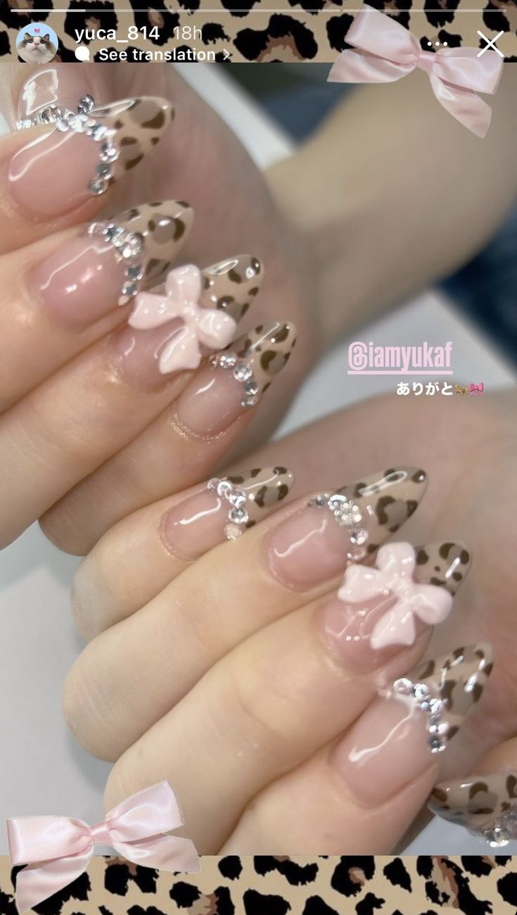 Cute Acrylic Nails That Go With Everything, Cheetah Nails With Rhinestones, Winter Gyaru Nails, Nail Art Designs Leopard Print, Leopard Design Nails, Nail Designs No Charms, Gyaru Christmas Nails, Nails Ideas Charms, Nails With Cat Designs