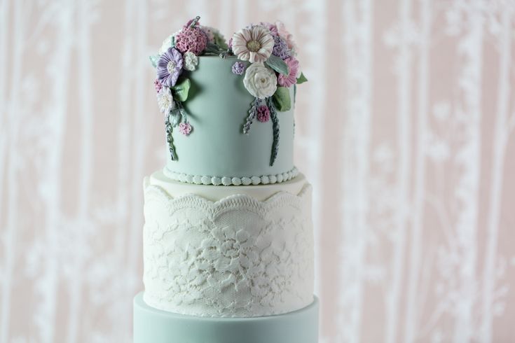 Beautiful Vintage Wedding Cake by Karen Davies Sugarcraft. Pastels ...