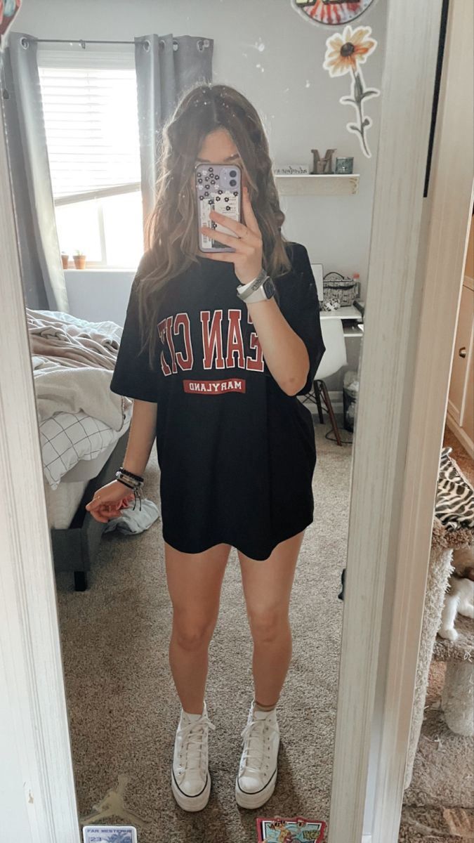 Big Tshirts And Shorts Outfit, Baggy Shirts With Shorts, Big Tee And Shorts Outfit, Baggy Tee Outfit Summer, Leggings Baggy Shirt Outfit, Summer Outfits T Shirts Casual, Giant T Shirt Outfit, Baggy Top And Shorts, Oversized Tee And Shorts Outfit