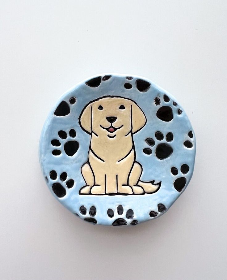 a ceramic plate with a dog on it