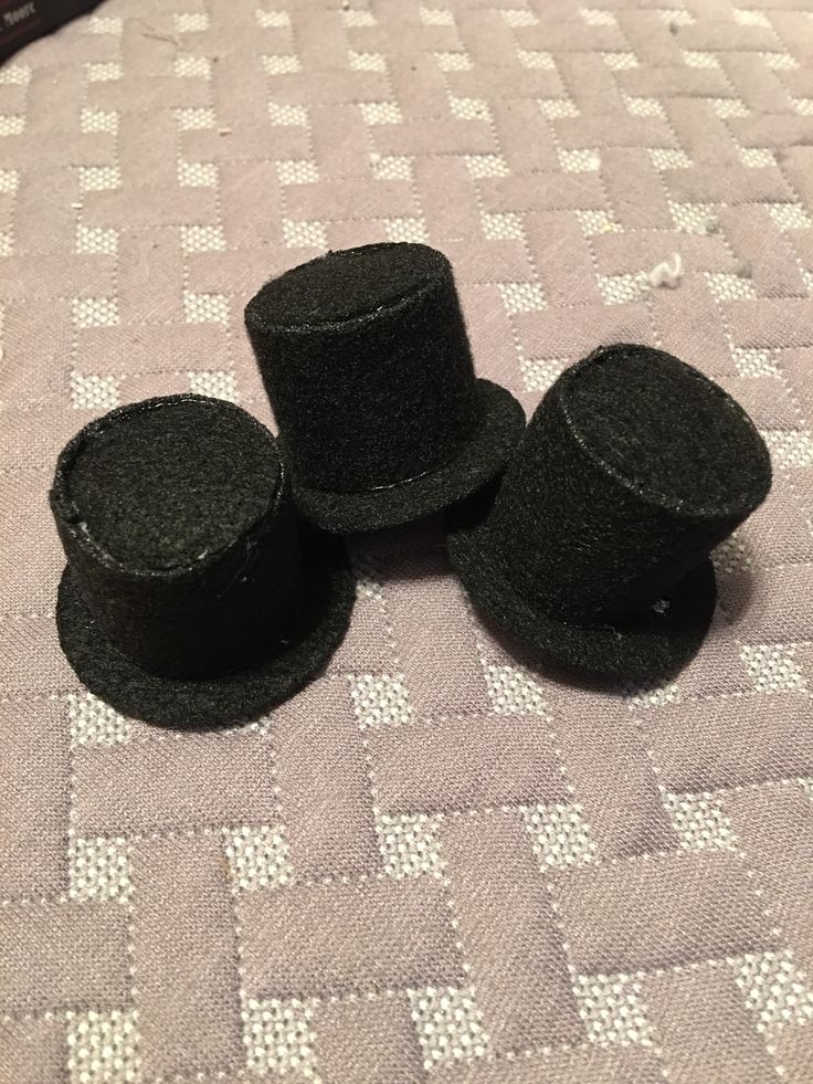 Set of 3 mini black top hats Top Hats For Women, Mini Top Hats, Tiny Hats, Mini Hats, Wine Bottle Topper, Black Top Hat, Mini Hat, Bottle Toppers, Mini Top Hat