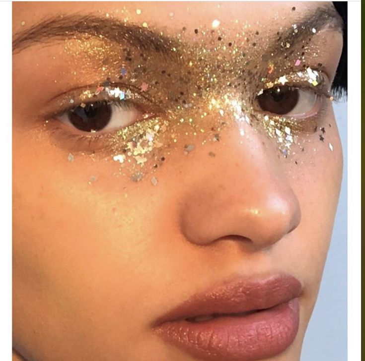 Glitter Eyebrows Make Up, Glitter On Collar Bone, Sparkle Face Makeup, Glitter Mask Makeup, Gold Costume Makeup, Glitter Placement Face, Gold Sun Makeup, Colorguard Makeup Looks, Glitter Make-up