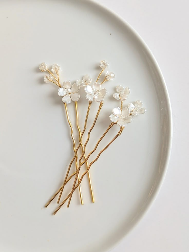 Add a touch of romance and sparkle to your wedding day with the perfect dainty bridal hair accessory. These exquisite floral hair pins are the ideal addition to any modern brides hairstyle - from boho chic to classic elegance. Let your hair accessories reflect the unique beauty of your love story on your special day. Sold as a set of 3 DETAILS: - Each item is made to order and delicately handcrafted - Flower Measures: 1 cm (1/2") - Branches Measure: 2.5 cm (1") - Metal hair pins (gold or silver) Simple Hair Piece, Hair Accessories For Wedding The Bride, Hair Accessories Bride, Bridal Hair Accessories Headpieces, Pearl Bridal Hair Accessories, Flower Wedding Hair Pieces, Hair Pins Hairstyles, Wedding Hair Veil, Brides Hairstyle