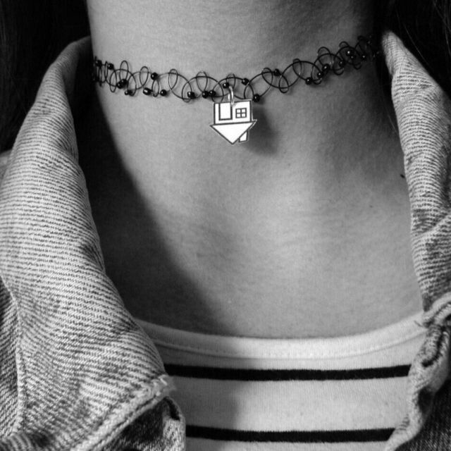 Neighbourhood Tattoo, Neighbourhood Aesthetic, Jesse Rutherford, Tattoo Choker, Indie Jewelry, The 1975, Symbolic Tattoos, Popular Tattoos, Music Wallpaper