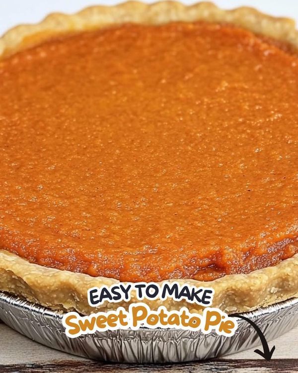 an easy to make sweet potato pie with the words easy to make in front of it