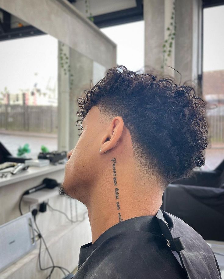 Low Fade Long Curly Hair Men, Medium Taper Fade Curly Hair, Wavy Hair Men Haircut Fade, Male Haircuts Curly Short, V Curly Haircut, Burst Fade With Curly Hair, Mens Curly Haircuts Fade, Mens Curly Hair Fade, Low Taper Fade Curly Hair Men