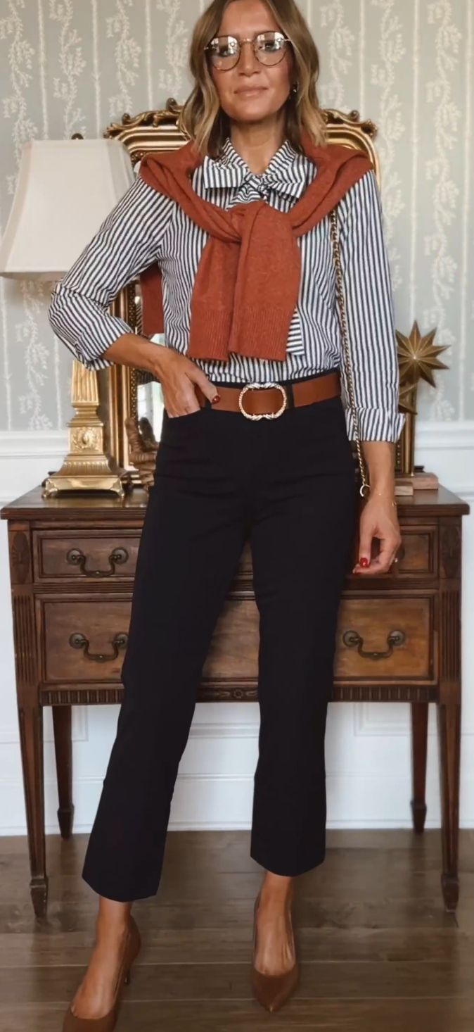 Preppy Outfits Office, Preppy Fall Work Outfits, Preppy Business Casual Outfits, Daily Look Outfits Work, Black Pant Summer Outfit, Preppy Outfits Work, J Crew Work Outfits Women, Company Picnic Outfit, Black And White Work Outfit