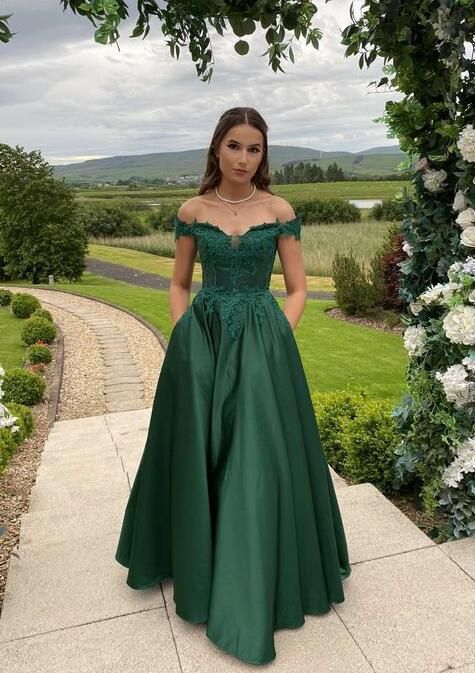 Cute Prom Dresses Emerald Green, Prom Dresses 2022 Emerald Green, Green Junior Prom Dress, Green Fairytale Prom Dress, Leaf Prom Dress, Prom Dresses 2023 Long Flowy, Prom Dresses Deep Green, Enchanted Forest Dresses Prom, Green Off The Shoulder Prom Dress