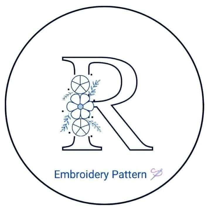 the embroidery pattern for the letter r is shown in a circle with flowers on it