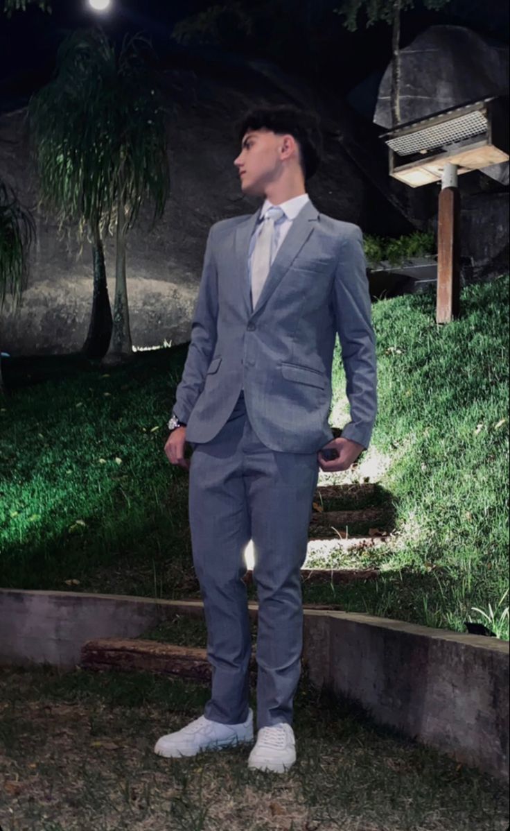 Semi Casual Men Outfits Wedding, Prom Boys Outfit, Prom Looks For Guys, Grad Suits, Suits For Guys, Boy Prom Outfit, Prom Outfits For Guys, Prom Men