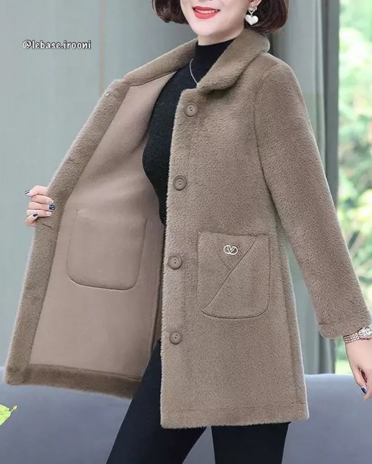 Palto Woman, Womens Dress Coats, Jacket Outfit Women, Winter Outfits Warm, Grandma Fashion, Classy Winter Outfits, Fashion Design Patterns, Trendy Hoodies, Womens Jackets Casual