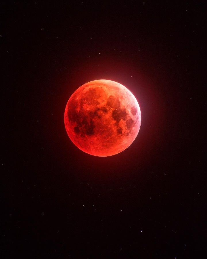 Red moon full hd pic Red Moon White Moon Cycle, Red Moon In Venus Aesthetic, Imogen Temult Aesthetic, Moon Red Aesthetic, Red Moon Drawing, Lunar Eclipse Aesthetic, Red Moon Anime, Blood Moon Aesthetic, Red Moon Background