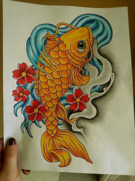 a drawing of a goldfish with red flowers on it's tail and the words pinterest ch written in spanish