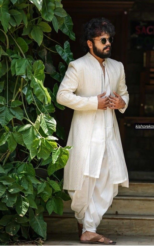 Shaadi Men Outfit, Indian Men Traditional Outfit, Indian Traditional Men Outfit, Indian Wedding Look Men, Indian Outfit For Men Wedding Style, Indian Traditional Wear Men, Indian Outfits For Men Wedding, Mens Wedding Outfit Indian, Indian Mens Clothing