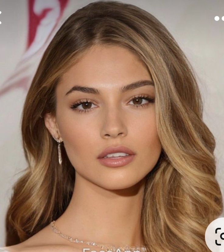 Olive Skin Blonde Hair, Blonde Hair Dark Eyes, Extension Hairstyles, Blonde Brown Eyes, Hairstyle Hacks, Brown Eyes Blonde Hair, Formal Hairstyle, Feminine Makeup, Golden Brown Hair