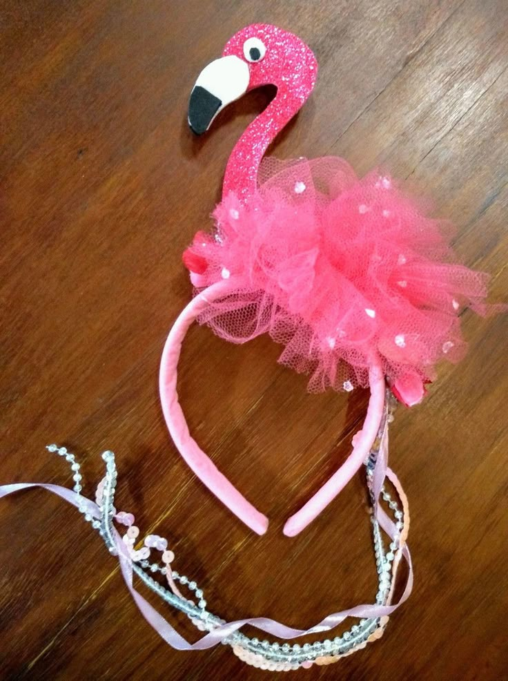 Diy Flamingo Headpiece, Diy Flamingo Headband, Flamingo Headpiece, Flamingo Headband, Makeup Carnaval, Flamingo Costume, Candy Theme Birthday Party, Girls Halloween Outfits