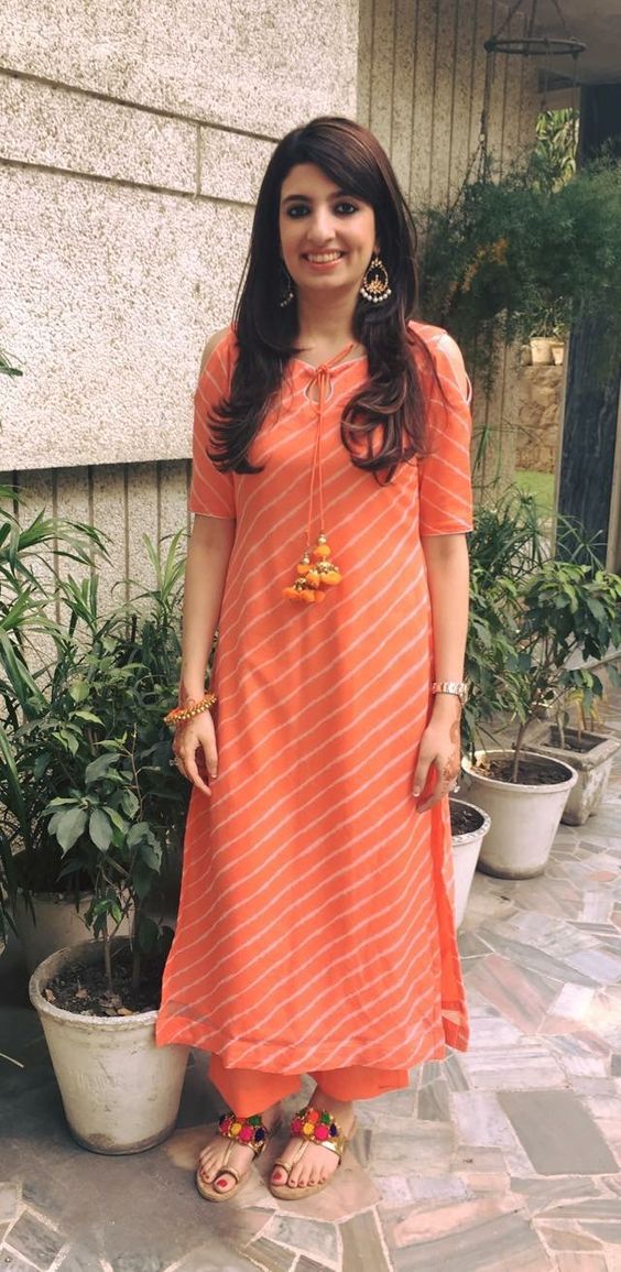 Orange Kurti Design, Lehariya Kurti Designs, Black Kurta, Indian Kurti Designs, Designer Kurti Patterns, Kurti Patterns, Salwar Designs, Kurti Designs Latest, Long Kurti Designs