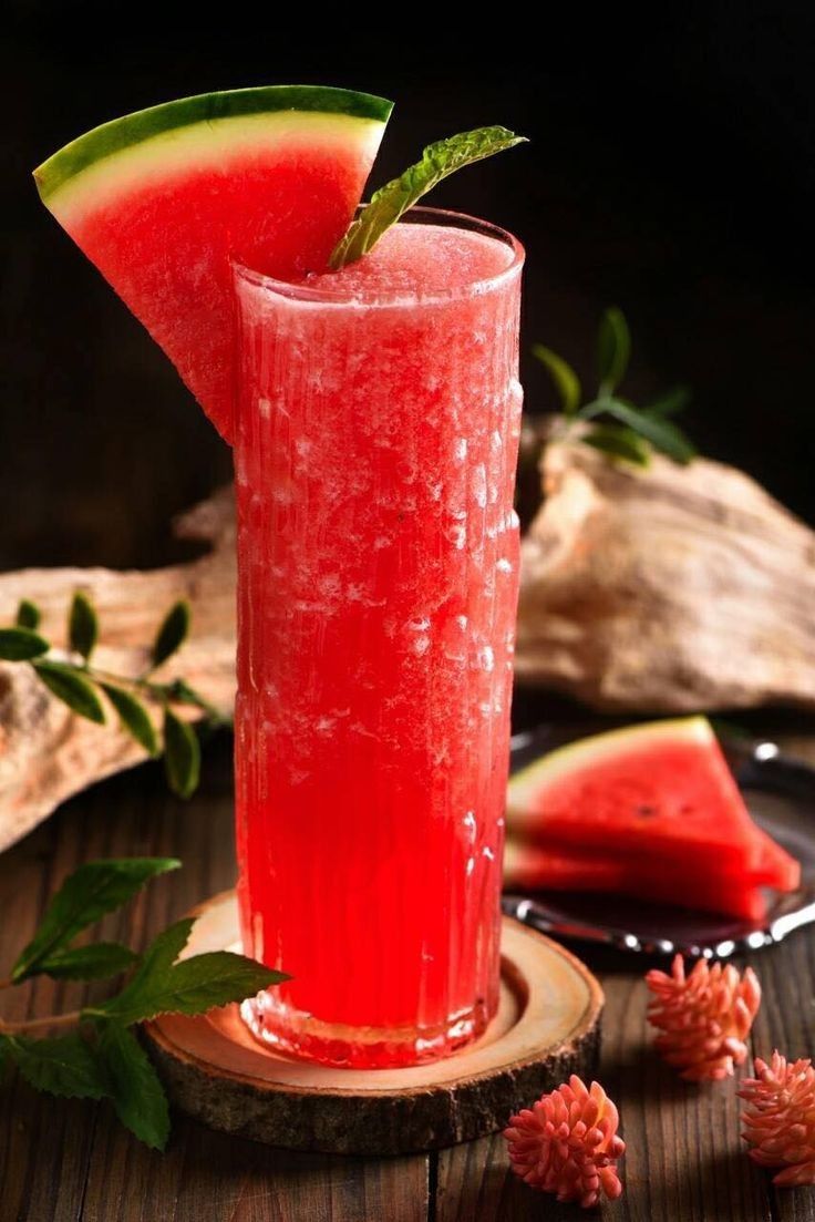 Alcholic Drink Aesthetic, Alcoholic Drinks Aesthetic, Alcholic Drink, Food Photography Fruit, Cocktail Aesthetic, Watermelon Slushie, Easy Mixed Drinks, Juice Menu, Drinks Aesthetic