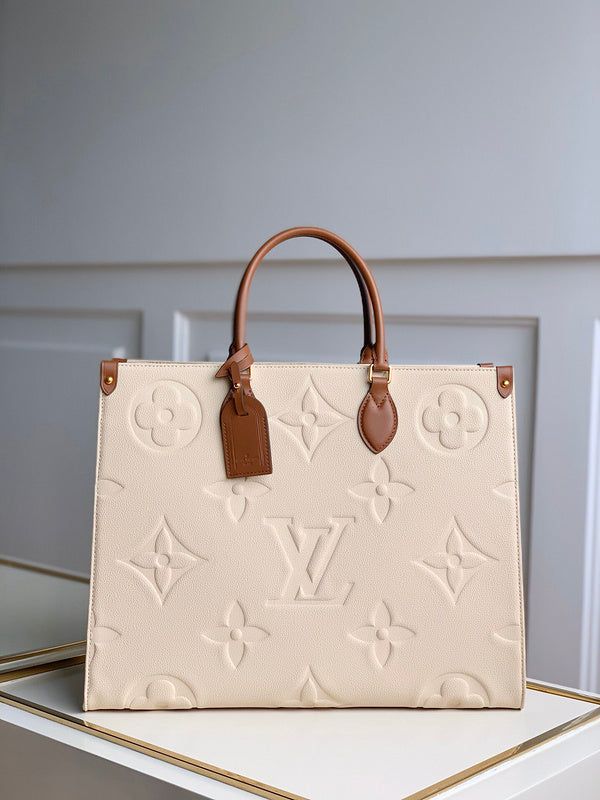 Size: Standard Size It comes with Dust box, Care manual, Tag, and Paper bag. Luis Viton, Girly Bags, Bag Ideas, Fashion 2024, Beauty Ideas, Vuitton Bag, Designer Bags, Purse Wallet, Timeless Style