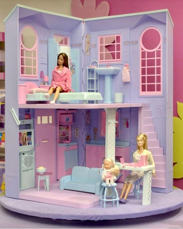 2002 Barbie, House Townhouse, Barbie Organization, Diy Barbie House, Barbie Playsets, Barbie 90s, Barbie Sisters, Barbie Sets, Organizer Ideas