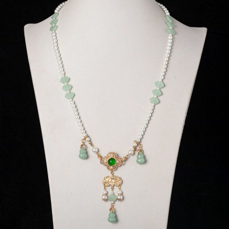 A Delightful Combination Of Jade-Colored Glass Beads, Rhinestones And Rice Beads Take This Sophisticated Jewelry To A New Level. Exquisite Craftmanship One-Of-A-Kind Gold-Tone Centerpiece Appliques Detachable Tassel Feature The Chinese Symbols Of Prosperity And Virtue Suitable To Pair With Any Outfit Of Your Choice #1282 Kandi Necklace, Jade Bead Necklace, Headpiece Diy, Japanese Jewelry, Sophisticated Jewelry, Chinese Jewelry, Chinese Symbols, Sparkle Necklace, Medieval Jewelry