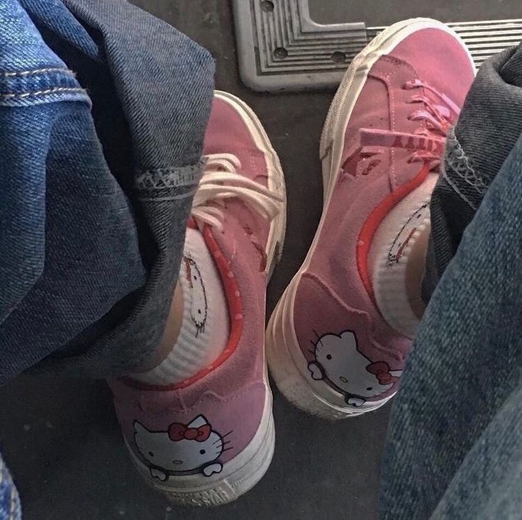 #aesthetic #pink #hellokitty #cute #softcore #shoes Filmy Vintage, Hello Kitty Shoes, Dr Shoes, Estilo Indie, Hello Kitty Aesthetic, Fashion Goals, Shoe Inspo, Aesthetic Shoes, Indie Kids