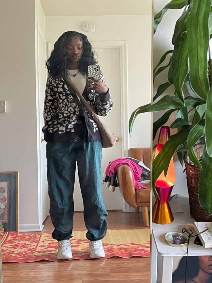 Artsy Black Girls Aesthetic Outfits, Earth Tone Fall Outfits, Earthy Outfits Winter, Earth Girl Aesthetic Outfits, Earth Aesthetic Outfit, Modest Earthy Outfits, Earthy Winter Outfits, Earthy Tones Outfit, Earth Toned Outfits