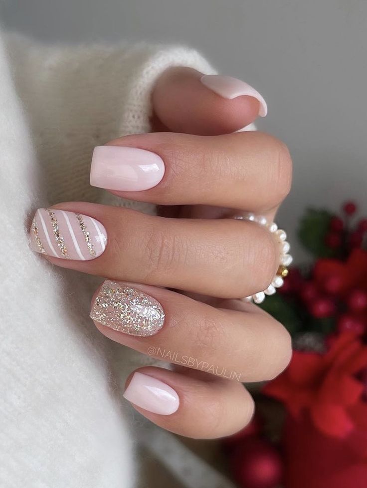 Short Pink Nails, Pink Glitter Nails, Nagel Tips, Christmas Gel Nails, Valentine Nails, Makijaż Smokey Eye, Cute Gel Nails, Pink Nail Designs, Pink Ivory